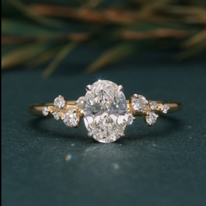 Oval Cut Diamond Engagement Ring in 14K Yellow Gold
