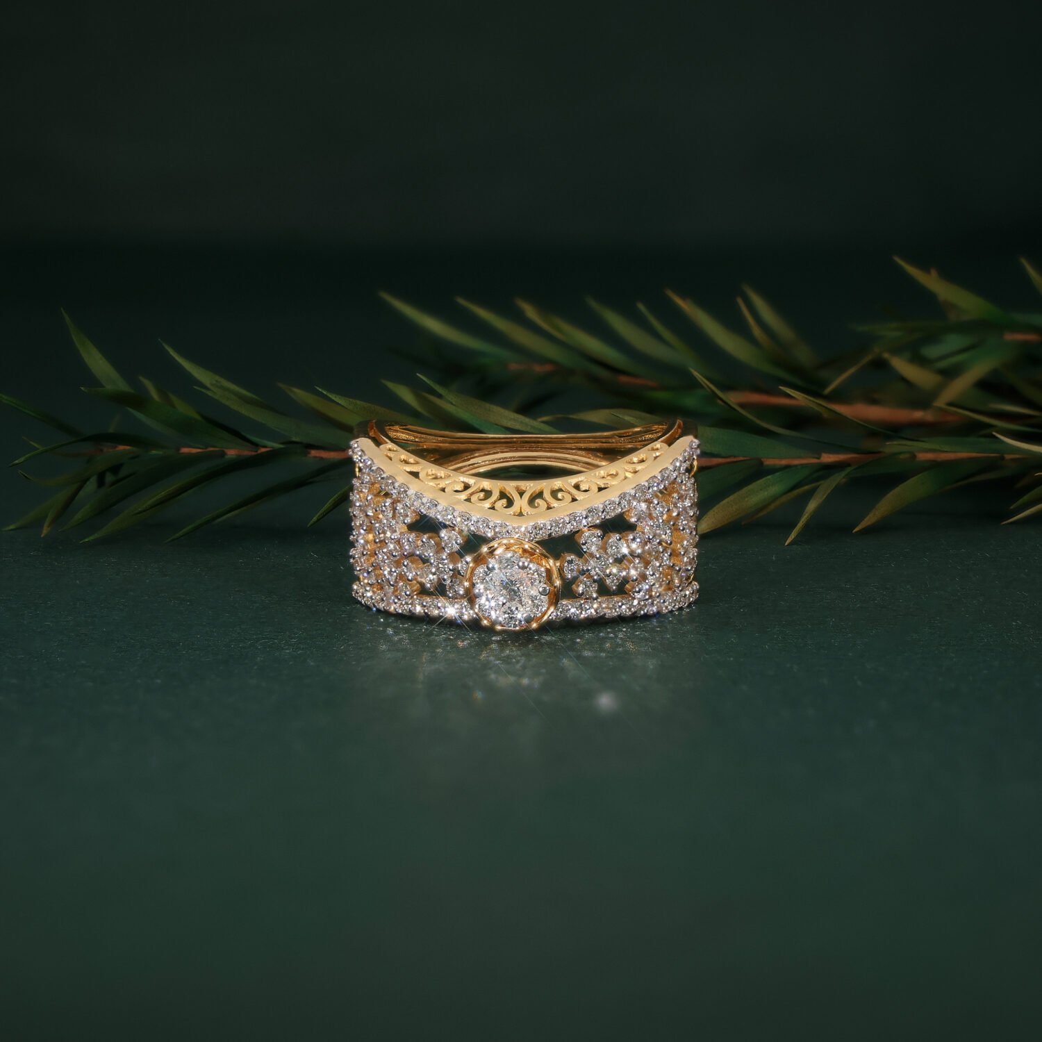 Round Cut Diamond Ring | Luxury Gold Queen Ring | IGI Certified