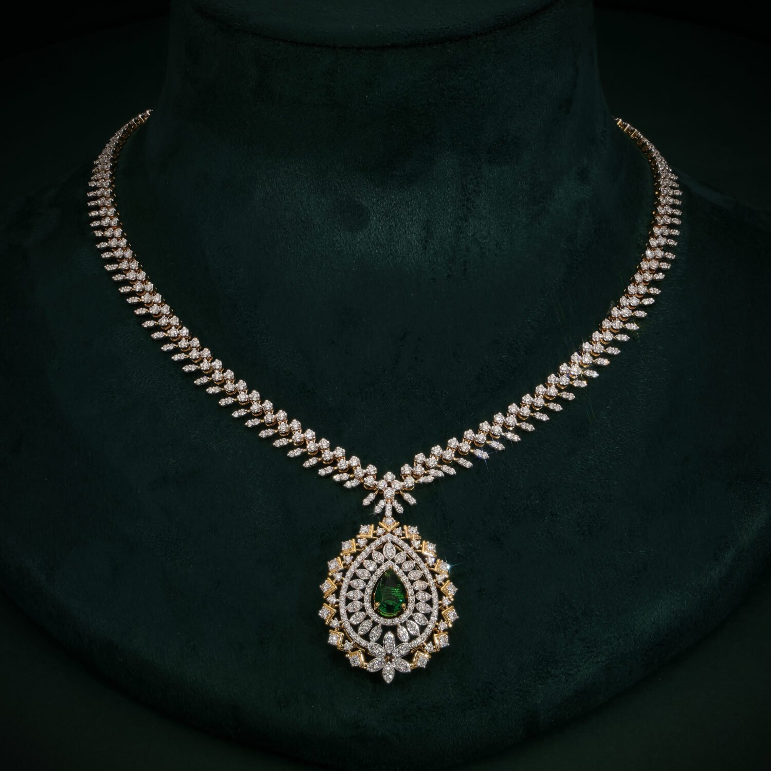 Emerald Diamond Necklace for Women – Elegant Luxury Jewelry