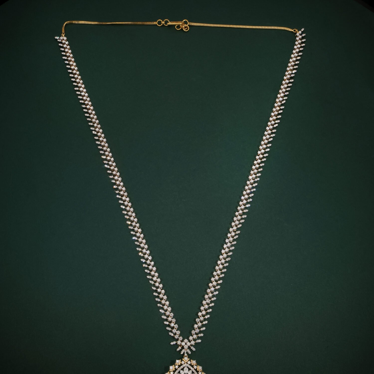 Emerald Diamond Necklace for Women – Elegant Luxury Jewelry
