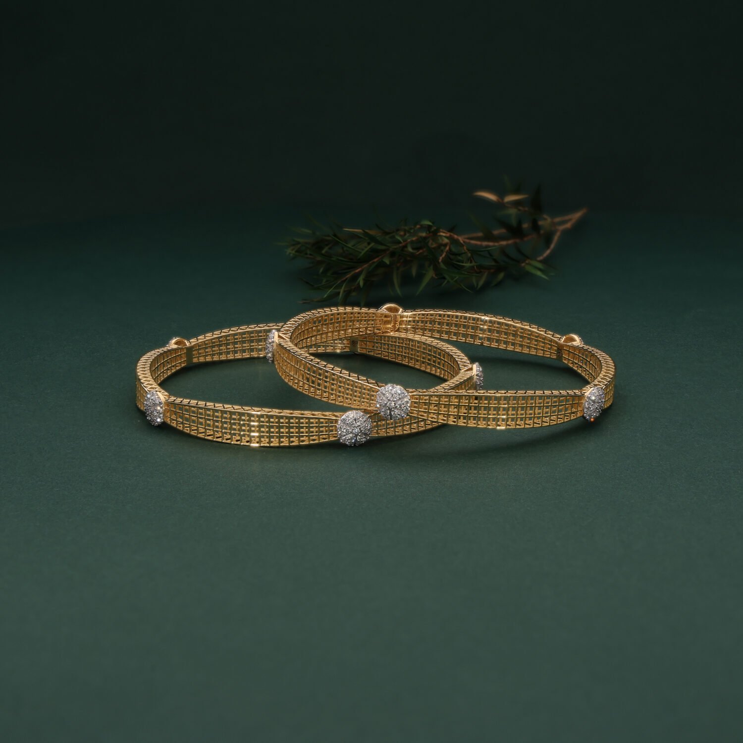 18K Yellow Gold Women's orb Mesh Diamond Bangle | IGI Certified